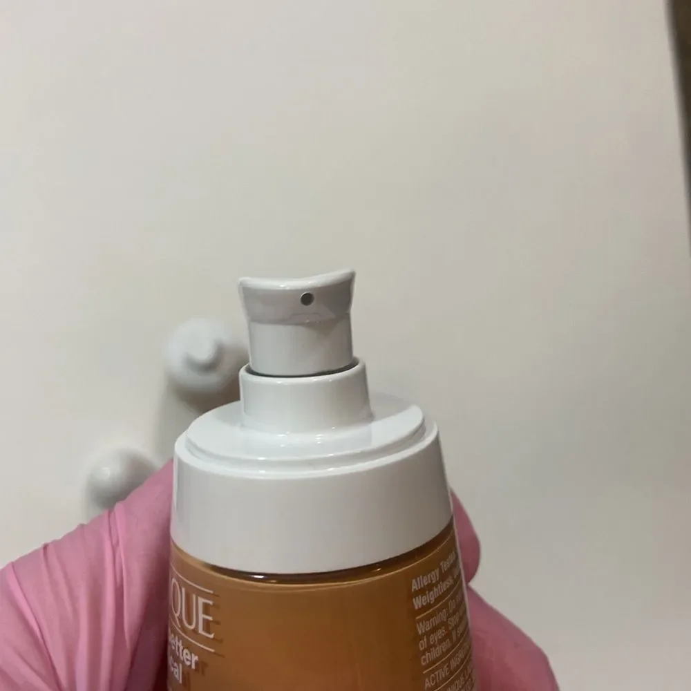 Clinique Even Better Clinical Serum Foundation Broad Spectrum SPF 25